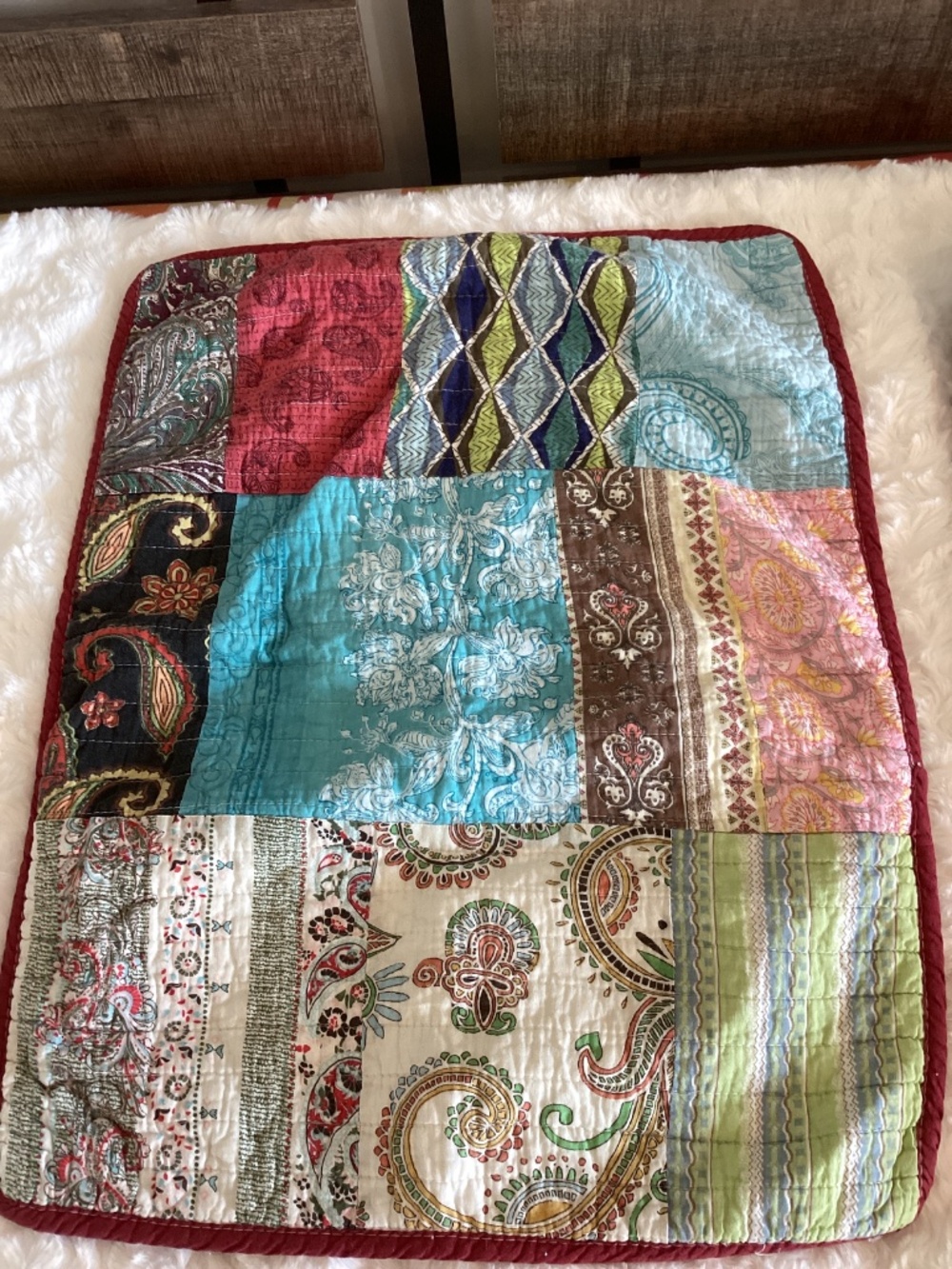 Queen Size Quilt and Two Pillow Shams - Picture 3 of 4